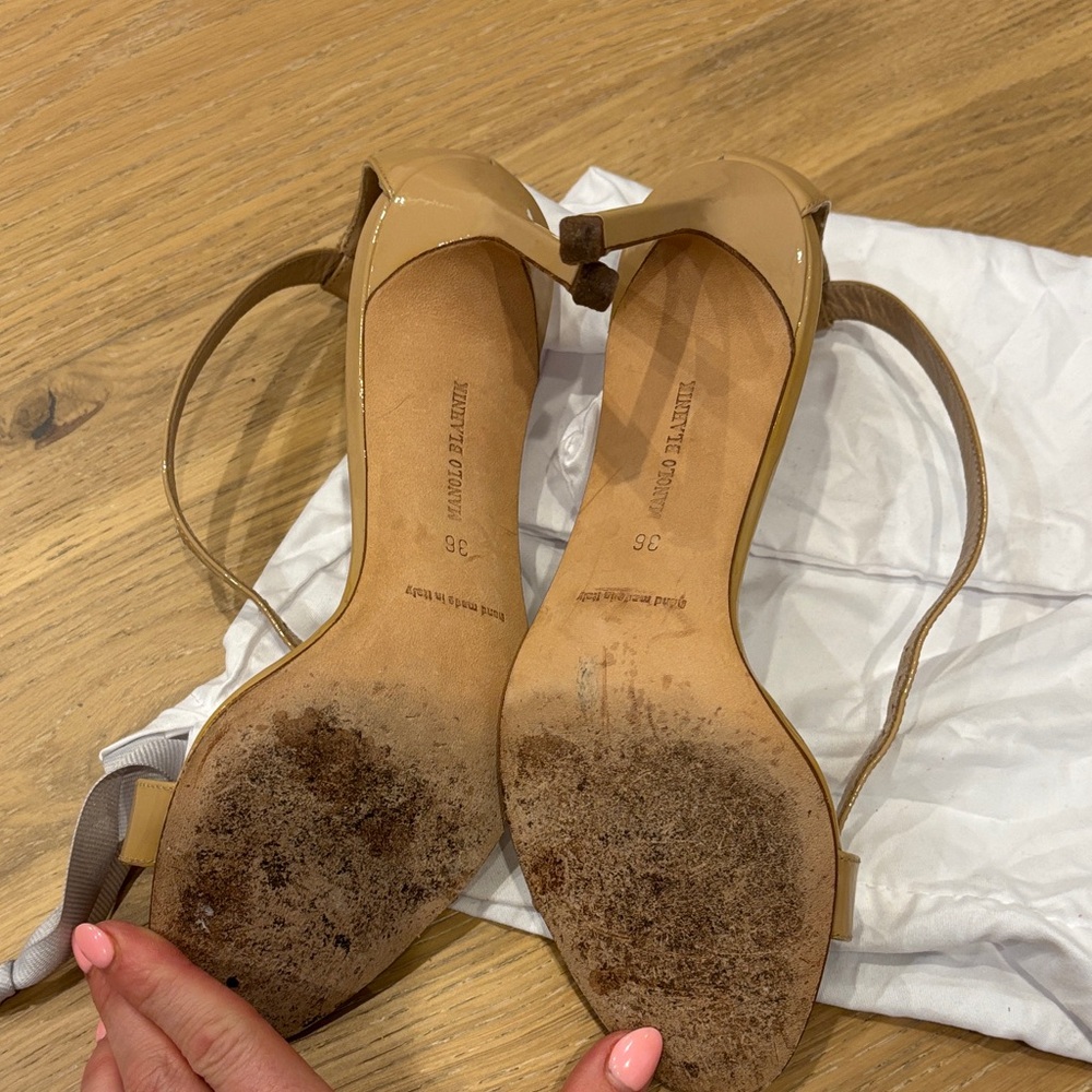 Manolo Blahnik Chaos Nude Patent Leather Heels - Picture 6 of 6